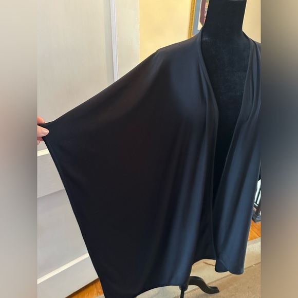 Balance Collection stretchy cape - Picture 11 of 13